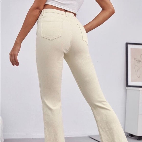 High Waist Flare leg Jeans - Picture 3 of 3